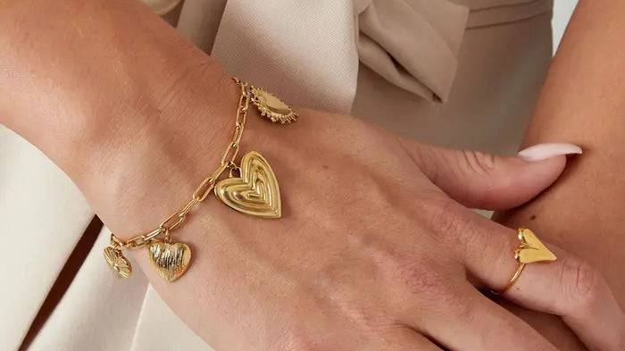 Passen goudkleurige of zilverkleurige sieraden het beste bij je?