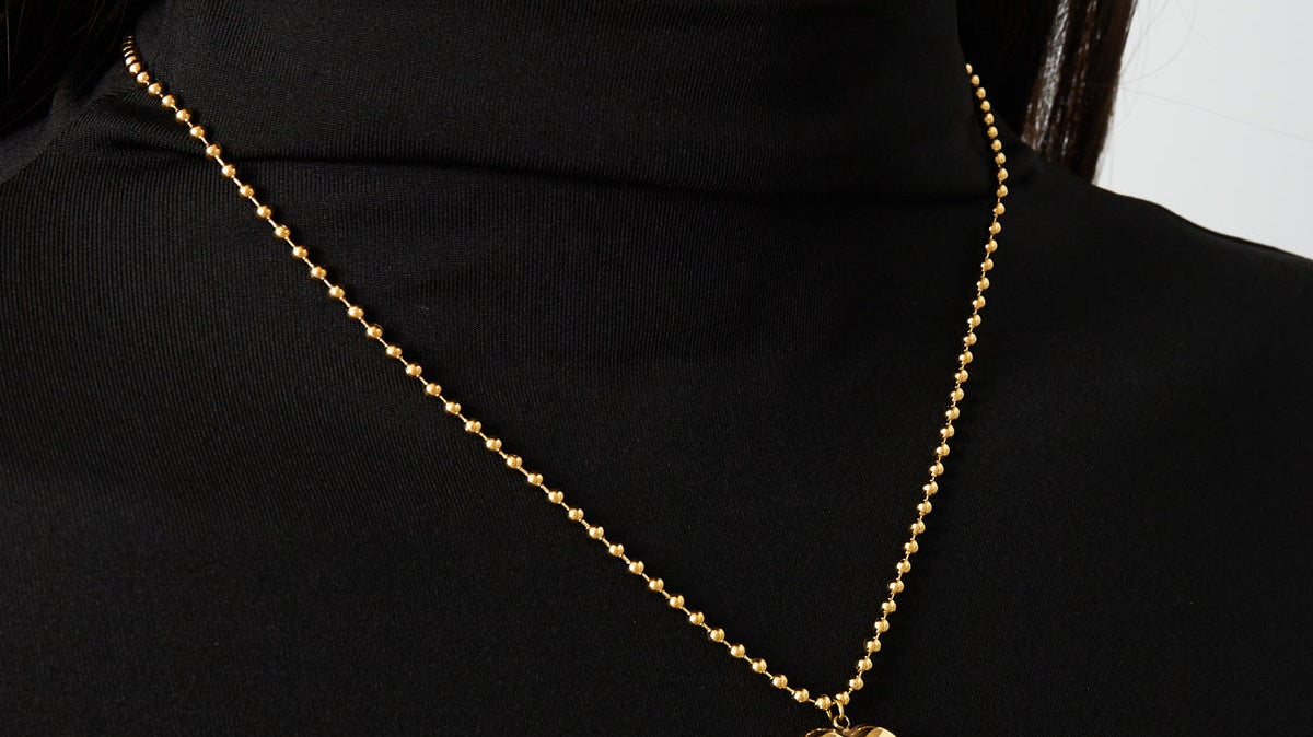 Ketting met bedels: niet meer weg te denken uit jouw sieraden stash