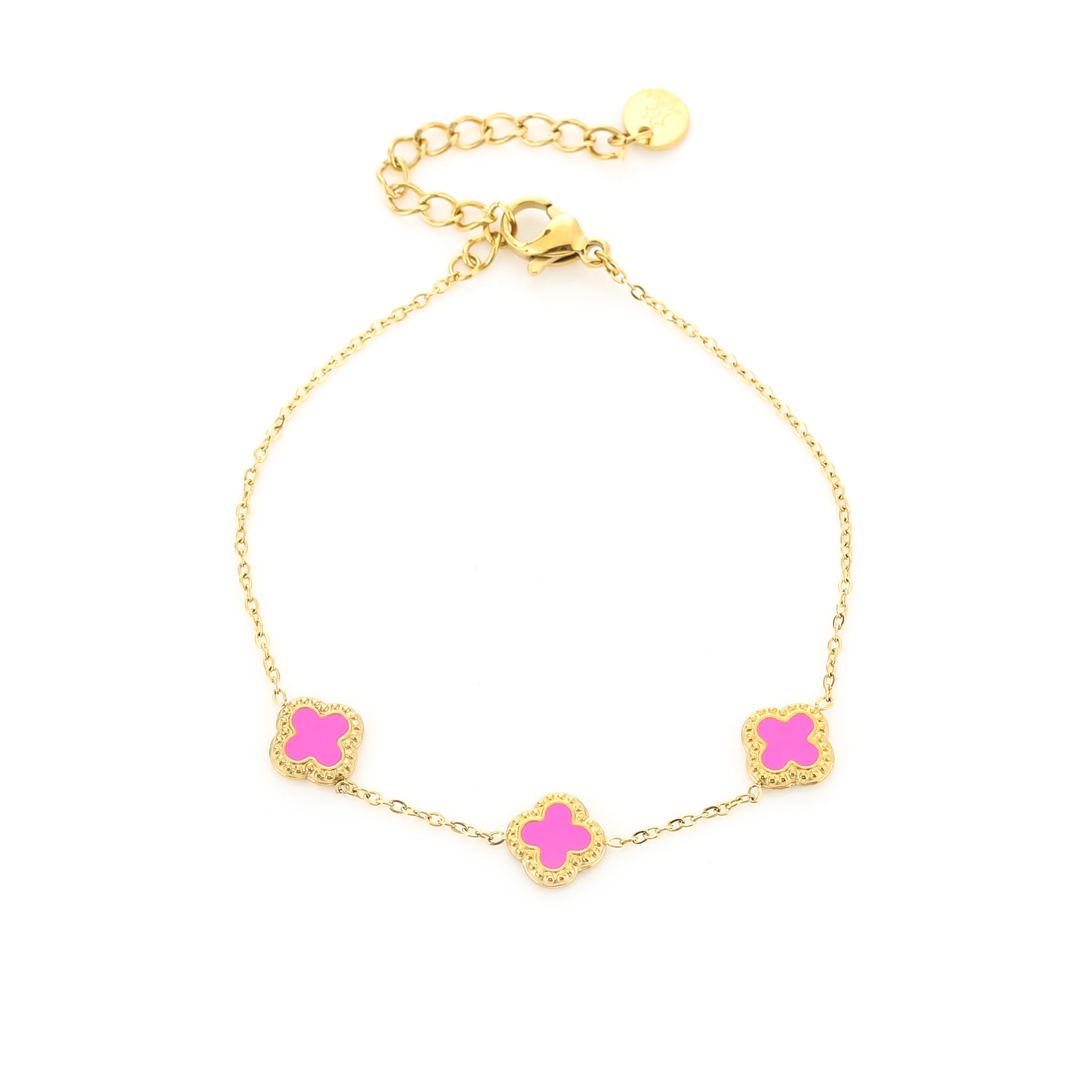 Minimalistische armband met roze klavertjes