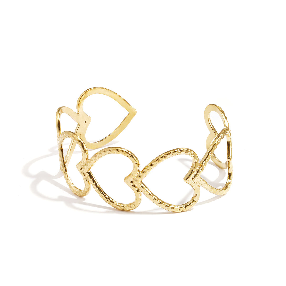 Goudkleurige bangle met open hartjes