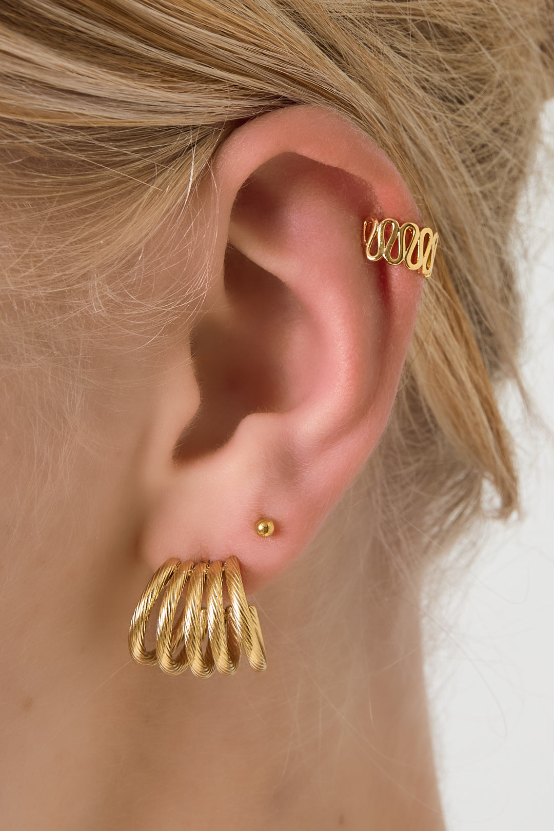 Goudkleurige premium stainless steel ear cuff met open design
