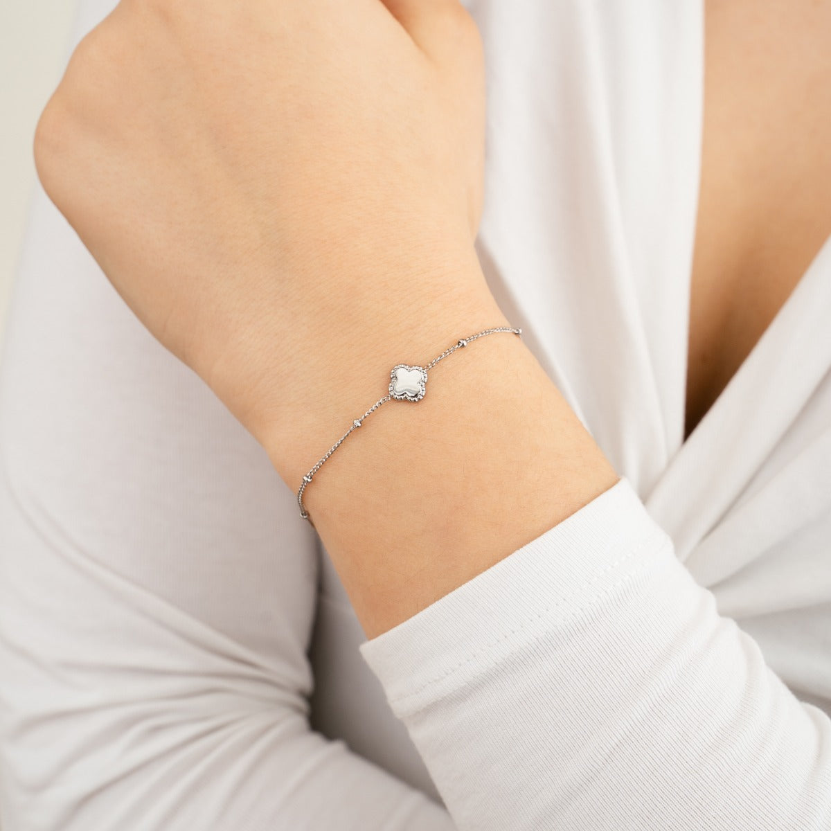 Minimalistische armband met klavertje