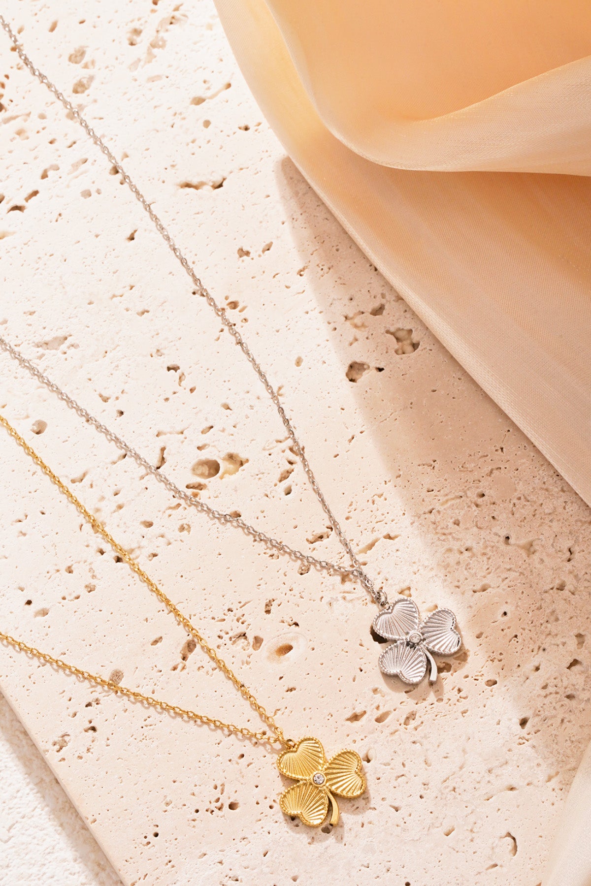 Minimalistische ketting met klavertje