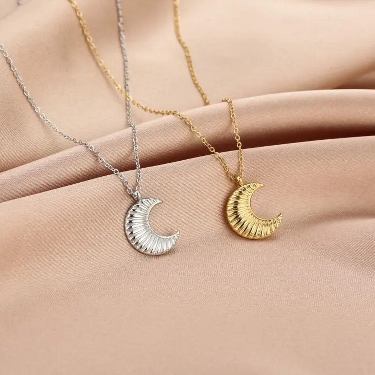 Minimalistische ketting met maan