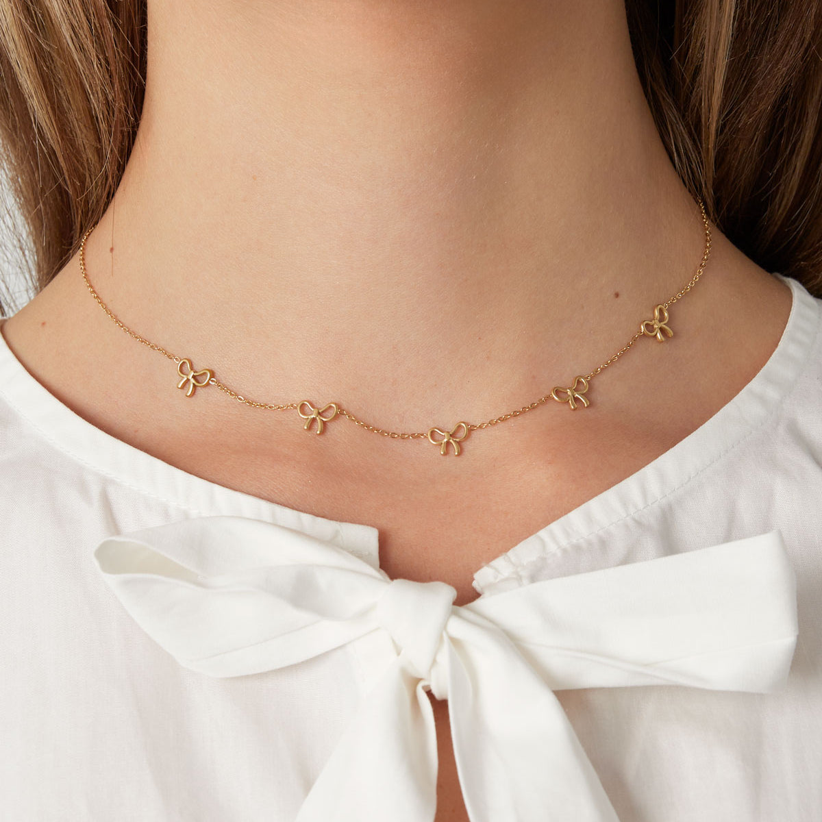 Minimalistische ketting met strikjes