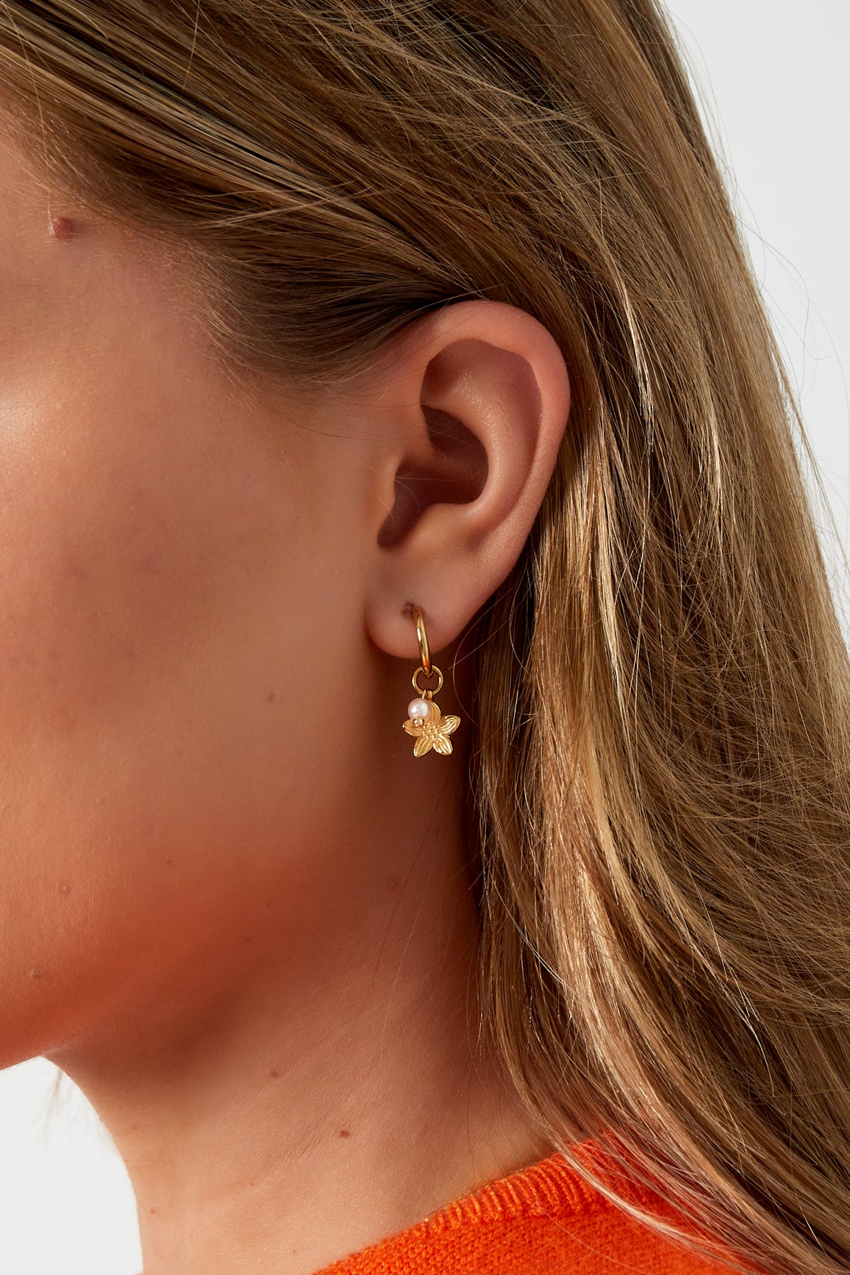 Minimalistische oorbellen met bloemetje