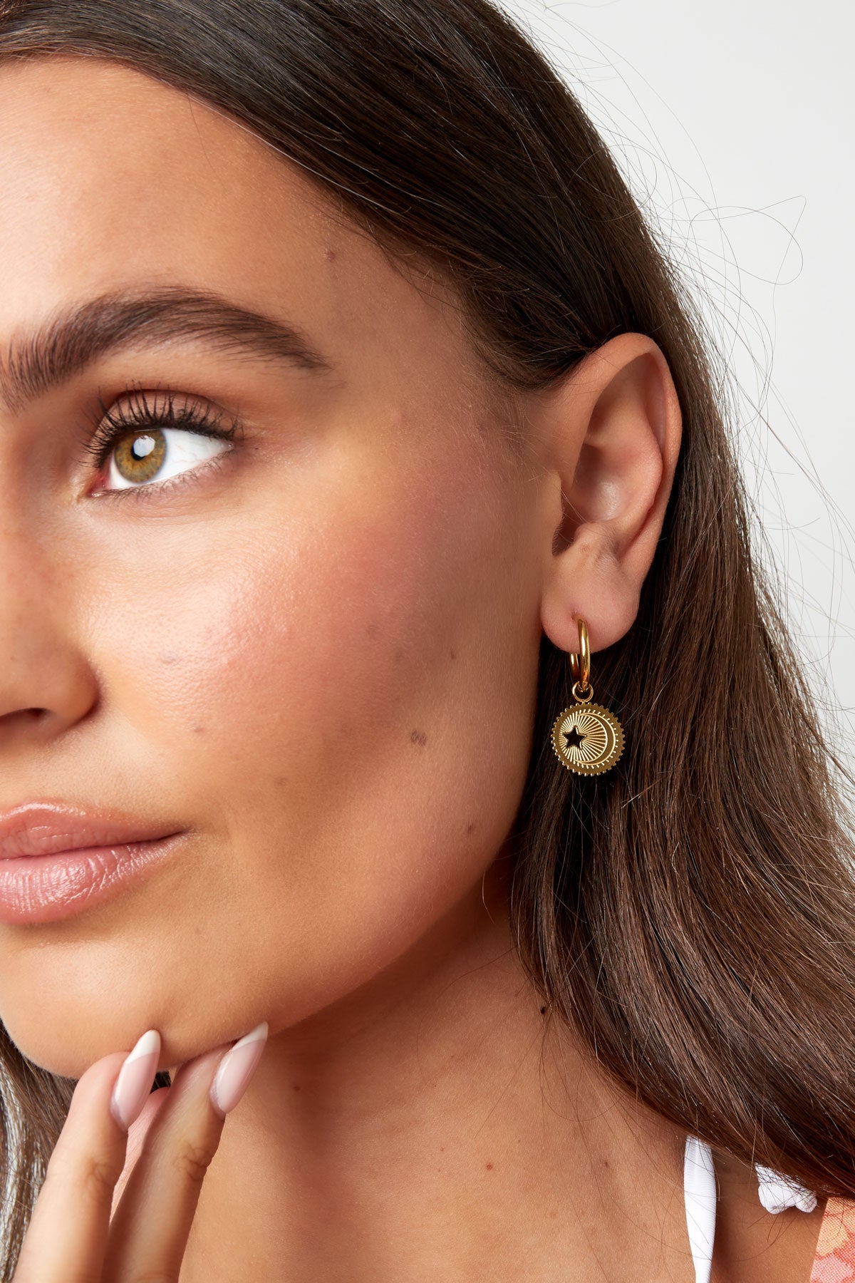 Minimalistische oorbellen met maan en ster