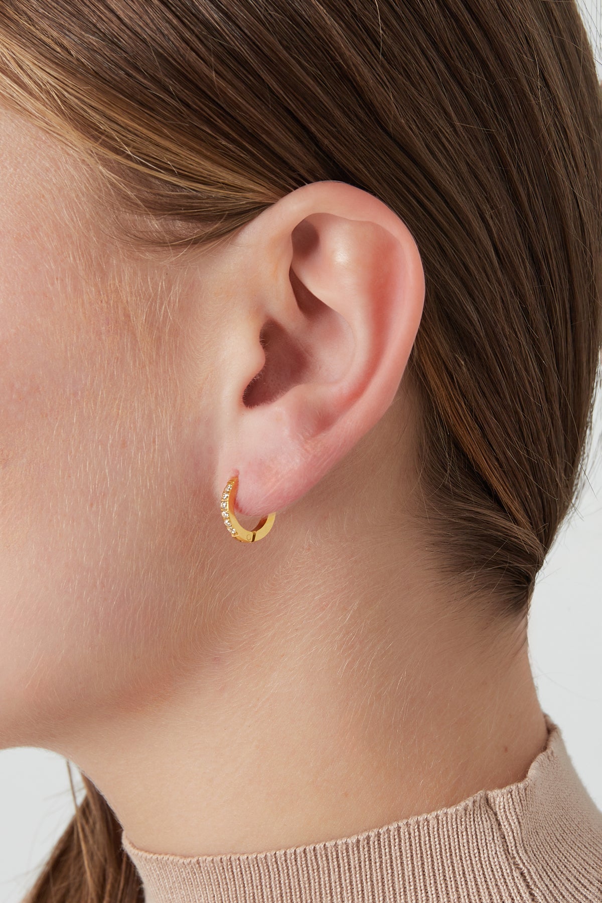 Minimalistische oorringen met steentjes