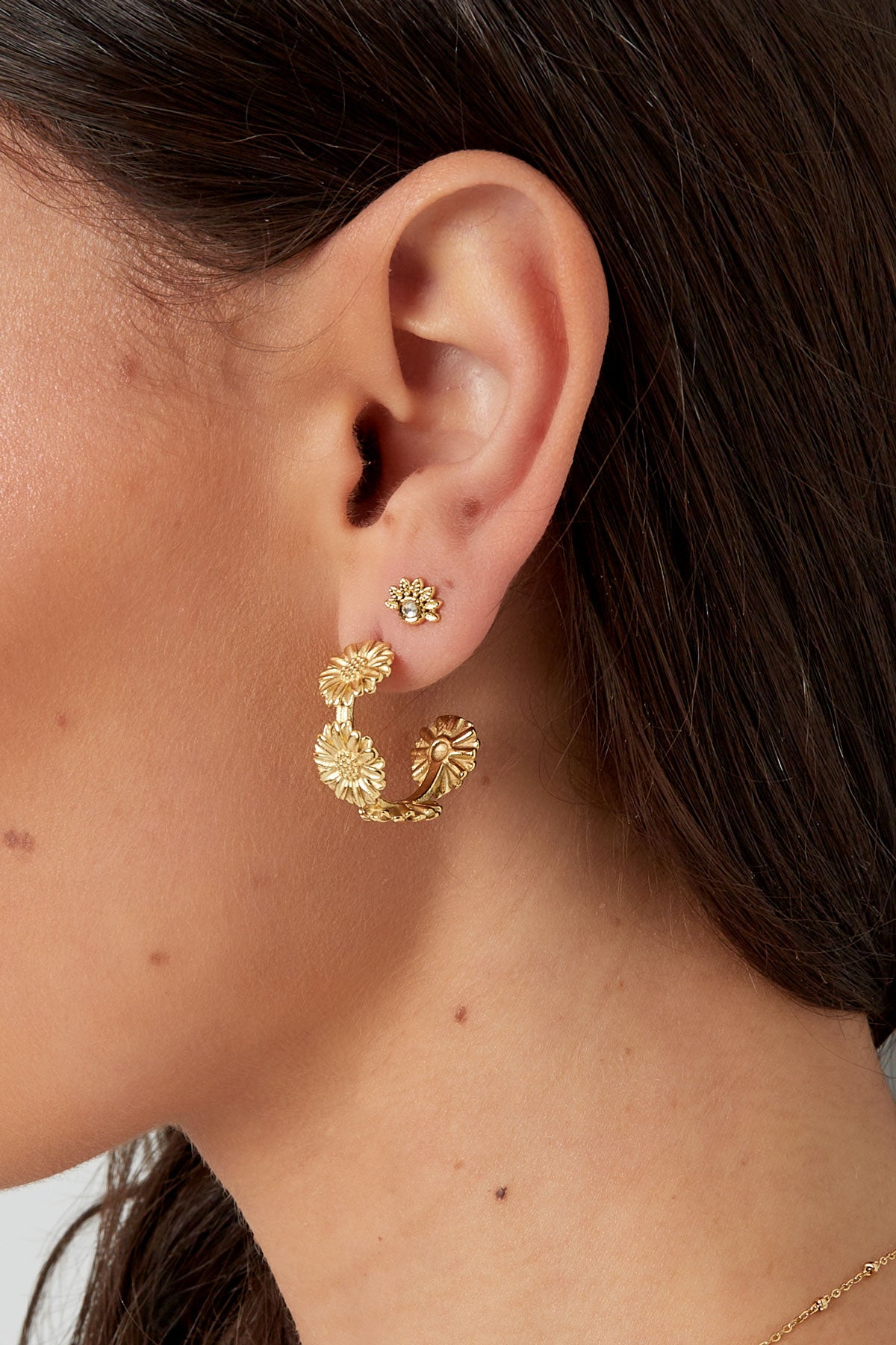 Oorringen met bloemen