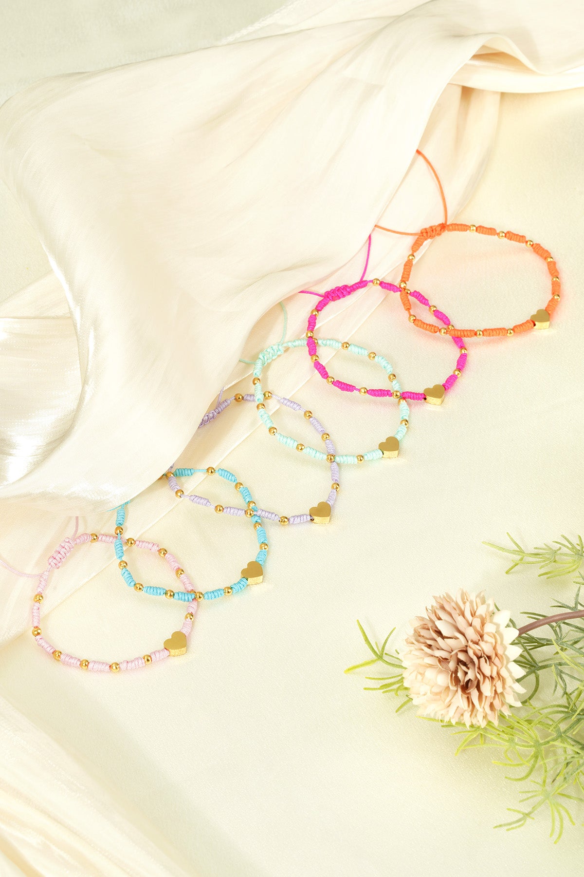 Touw armbandje met hartje