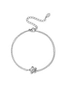 Zilveren dubbele dames armband met een klein subtiel bloemetje 