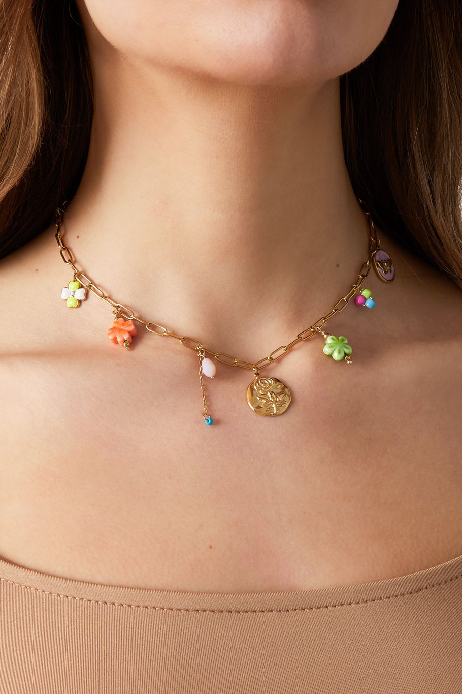 Ketting met bedels met pastelkleurige bedels