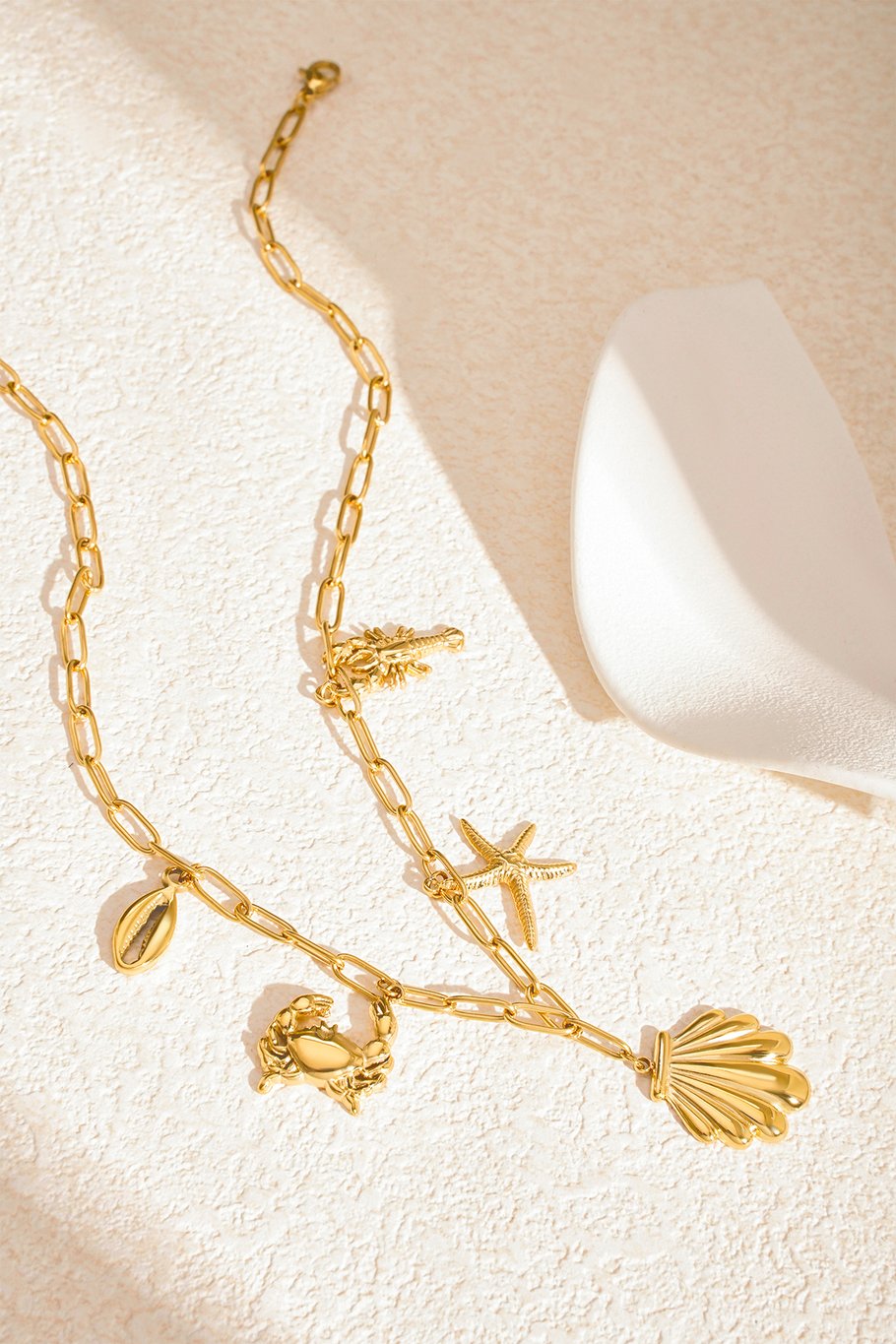 Ketting met bedels zee dieren en schelpen