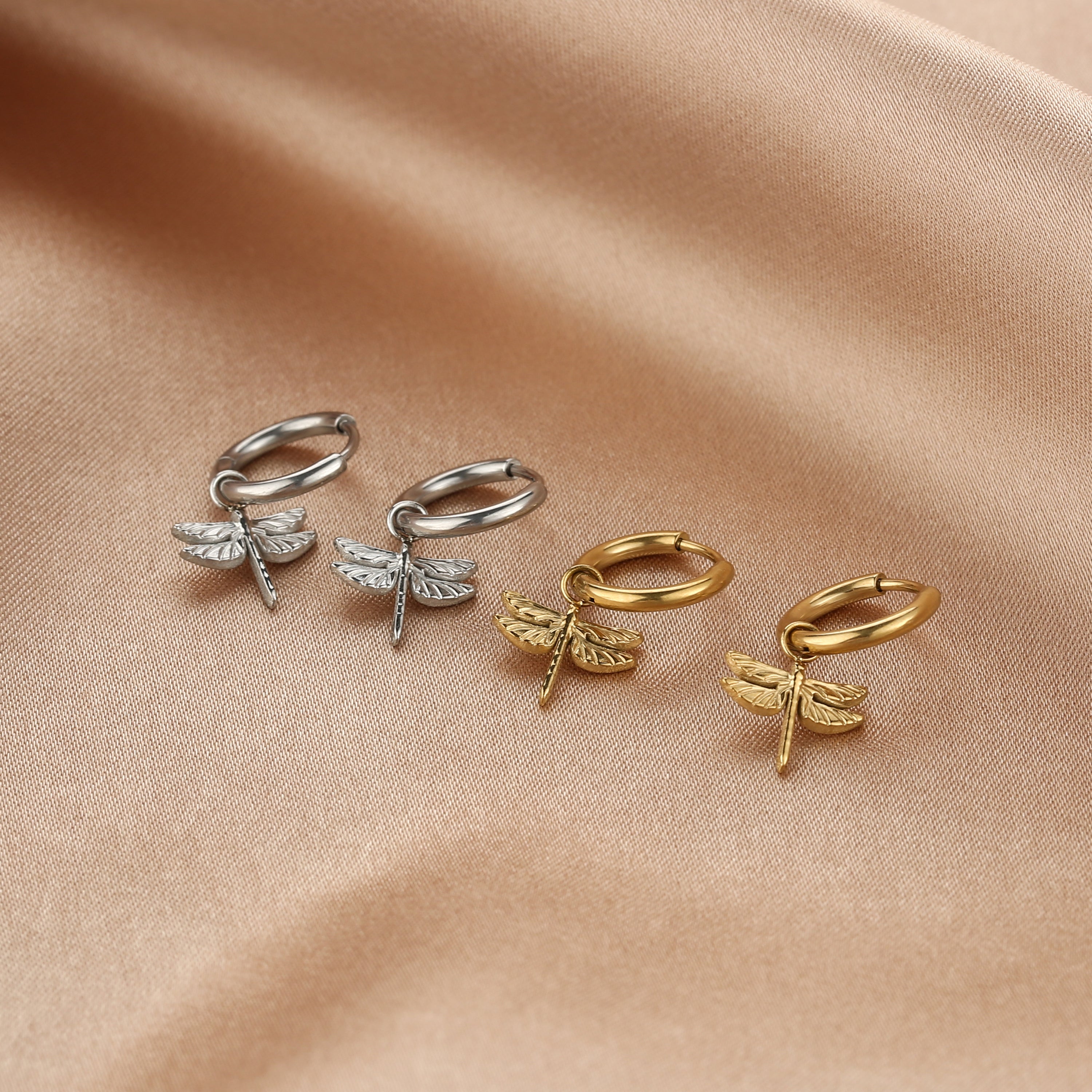 Minimalistische oorbellen libelle goud
