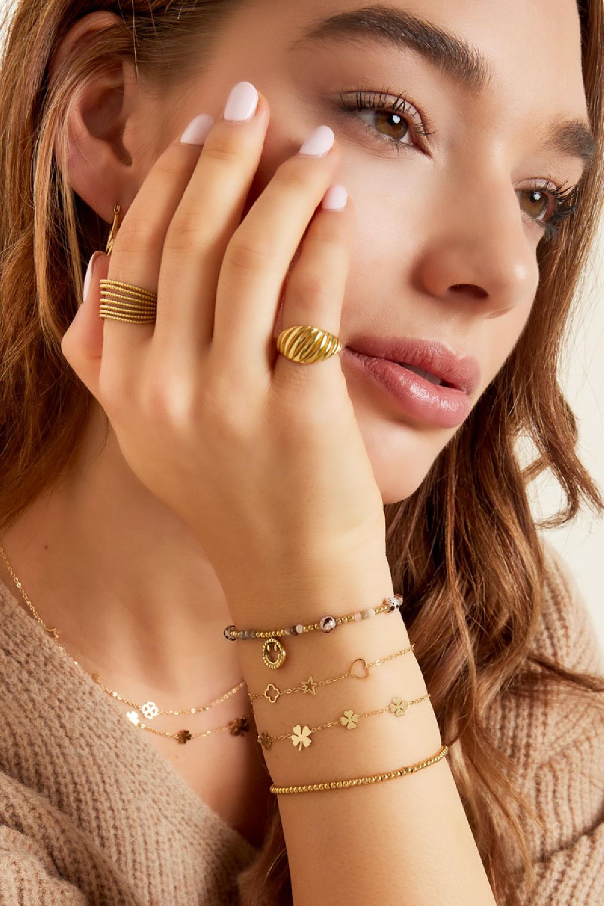 Minimalistische armband met klavertjes