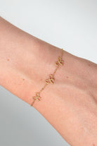 Minimalistische armband met strikjes