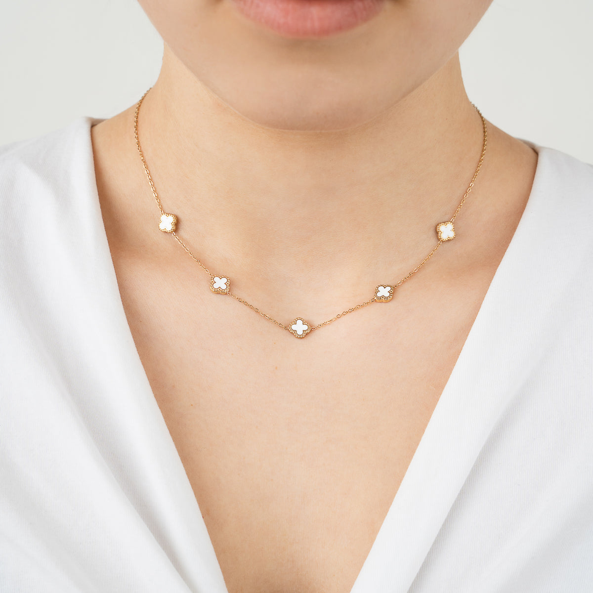 Minimalistische ketting gekleurde klavertjes