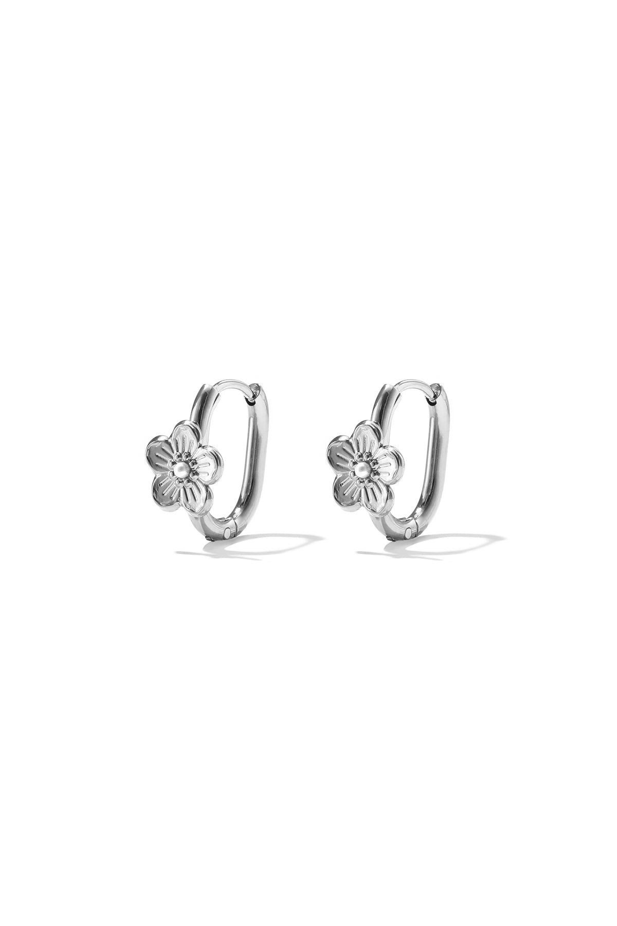 Zilveren stainless steel oorringen met bloem