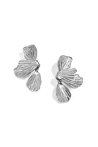 Zilverkleurige statement bloem oorbellen van premium stainless steel met organisch bloemblaadjes design