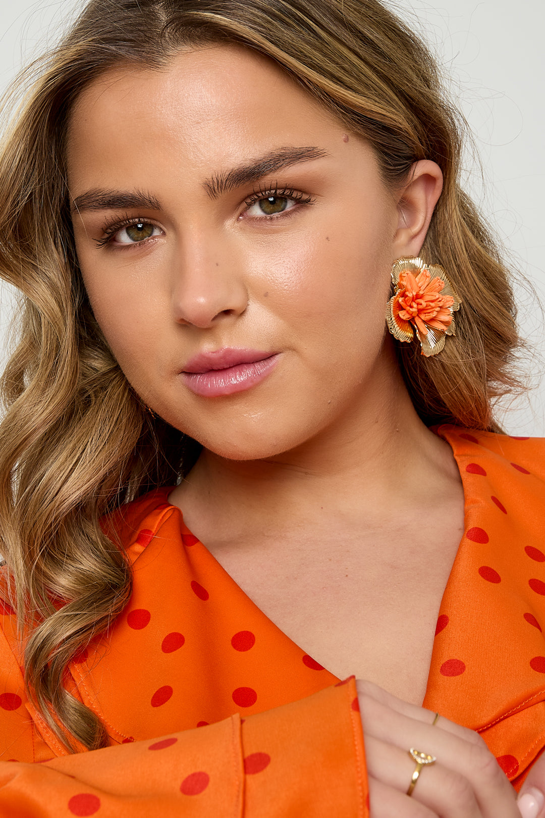 Statement oorbellen oranje bloem